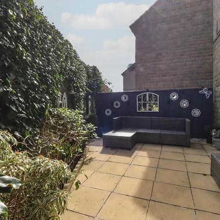 17 Alexandra Court Apartment
