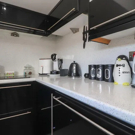 Apartment 17 Alexandra Court *