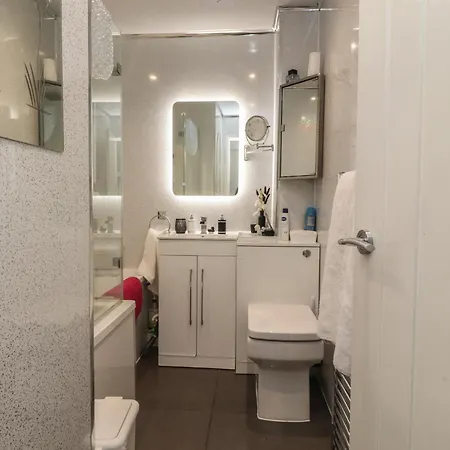 17 Alexandra Court *