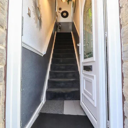 Apartment 17 Alexandra Court *
